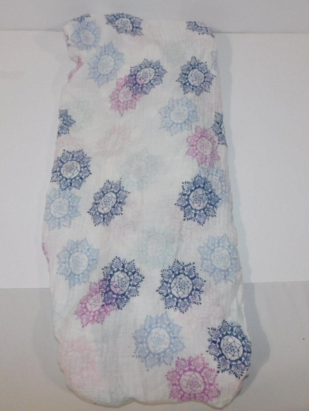 Aden + Anais Mandela Pattern Fitted Crib Sheet Muslin 100% Cotton White Purple